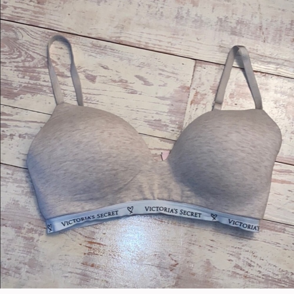 Victoria’s Secret adjustable Tshirt Bra 34DD